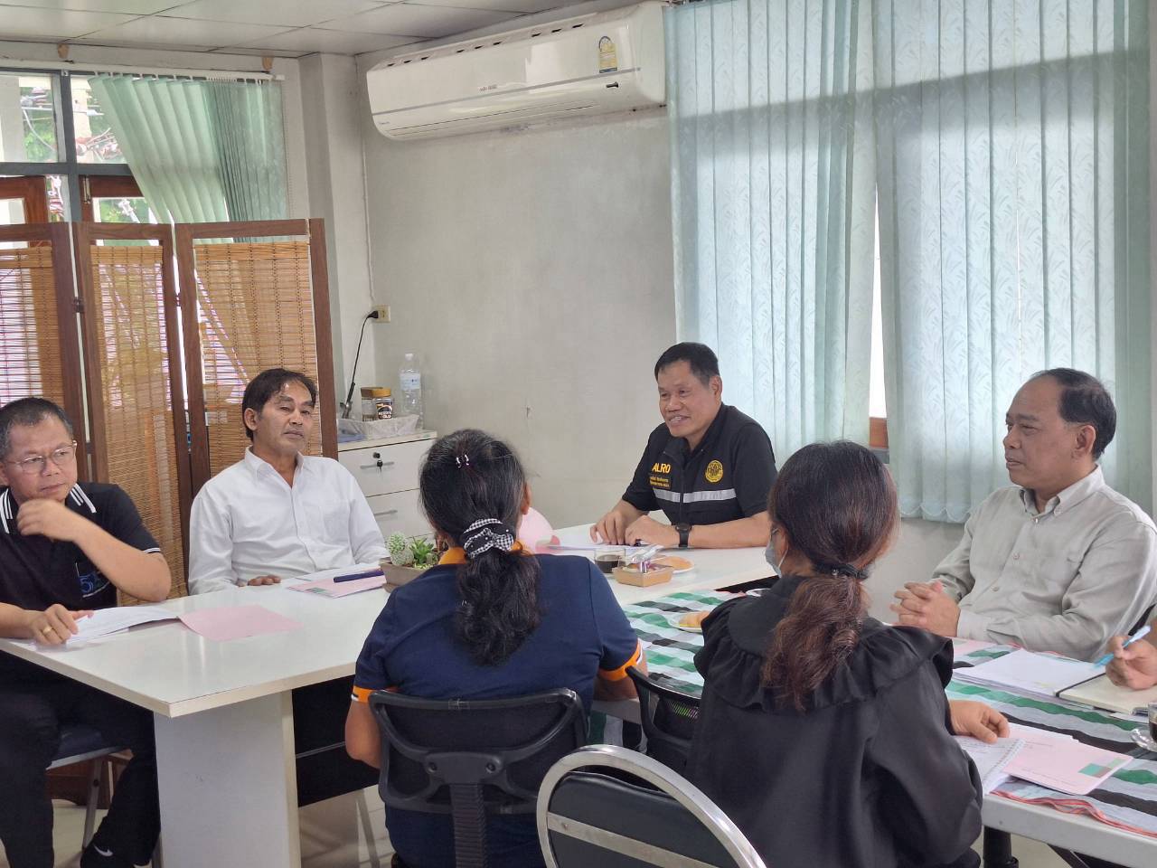 title - ผู้ตรวจราชการ ส.ป.ก. ลงพื้นที่จังหวัดสกลนคร ประชุมติดตามความก้าวหน้าผลการดำเนินงาน พร้อมตรวจเยี่ยมให้กำลังใจเกษตรกรในเขตปฏิรูปที่ดิน 